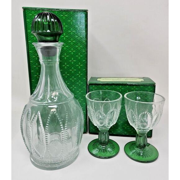 Vintage Avon Emerald Accent 2 Cordial Wine Glasses & 1 Decanter Boxes New U96 - Picture 2 of 4